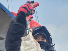 홍원항 [[[ 블랙펄호 ]]] 3월 15일(일) 광어다운샷(탐사) & 우럭 라이트지깅 출조에 광어와 우럭으로 모처럼 손맛 보고 입항합니다. 사진
