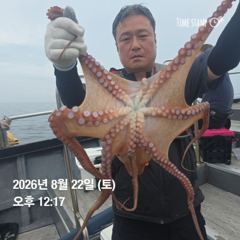 오늘자 돌핀3호 대왕문어 낚시 조황입니다. 사진